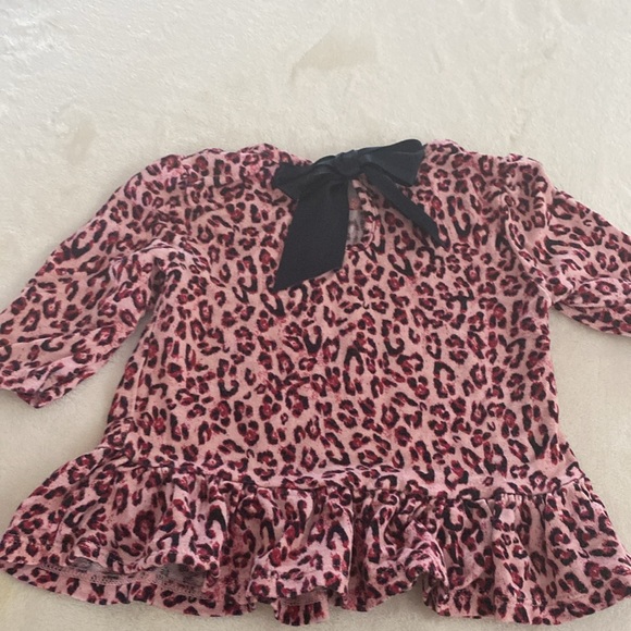 3 pants, 1 top and 1 cropped pants - Picture 2 of 4